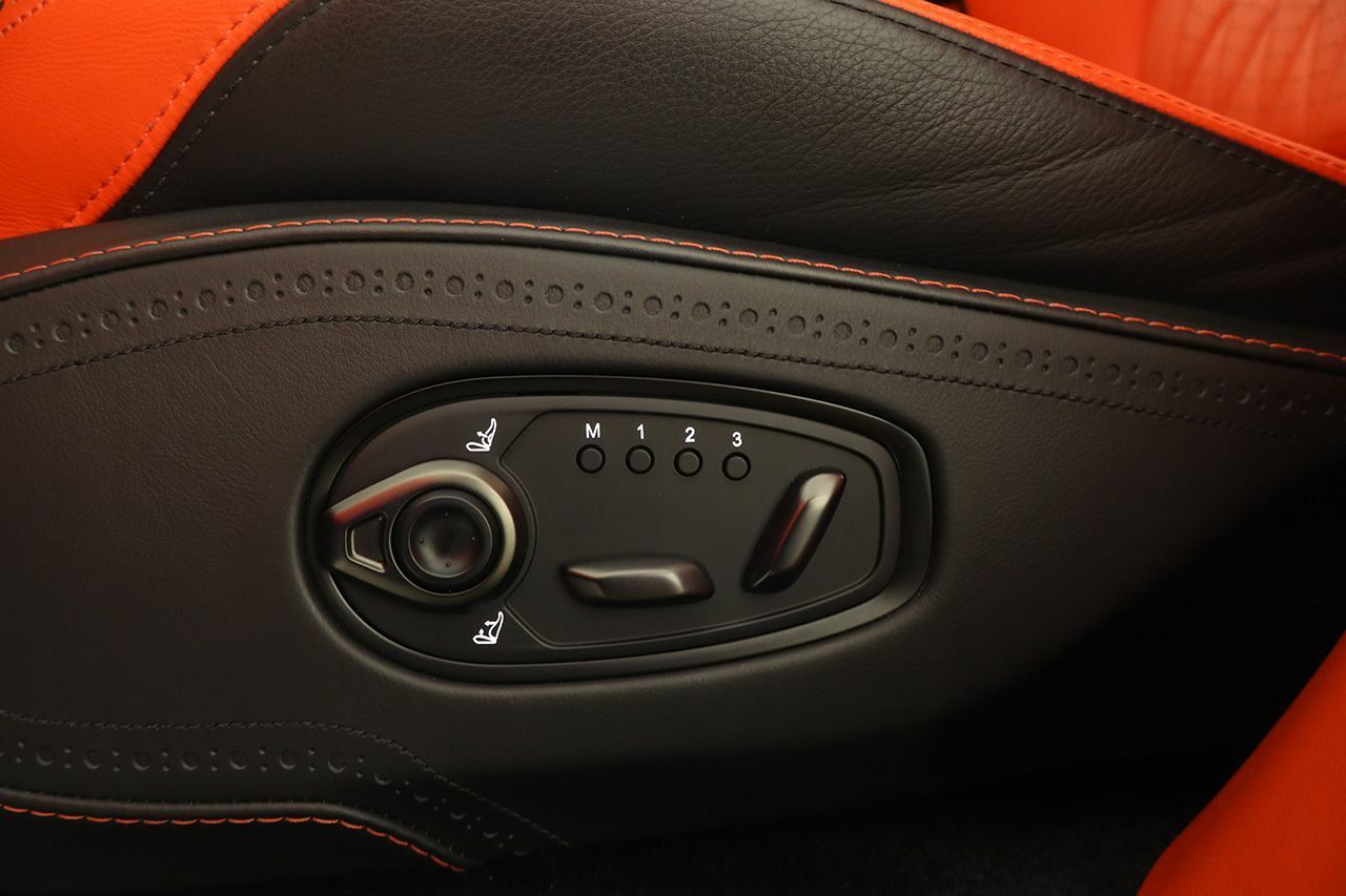 Foto Aston martin DBX 23