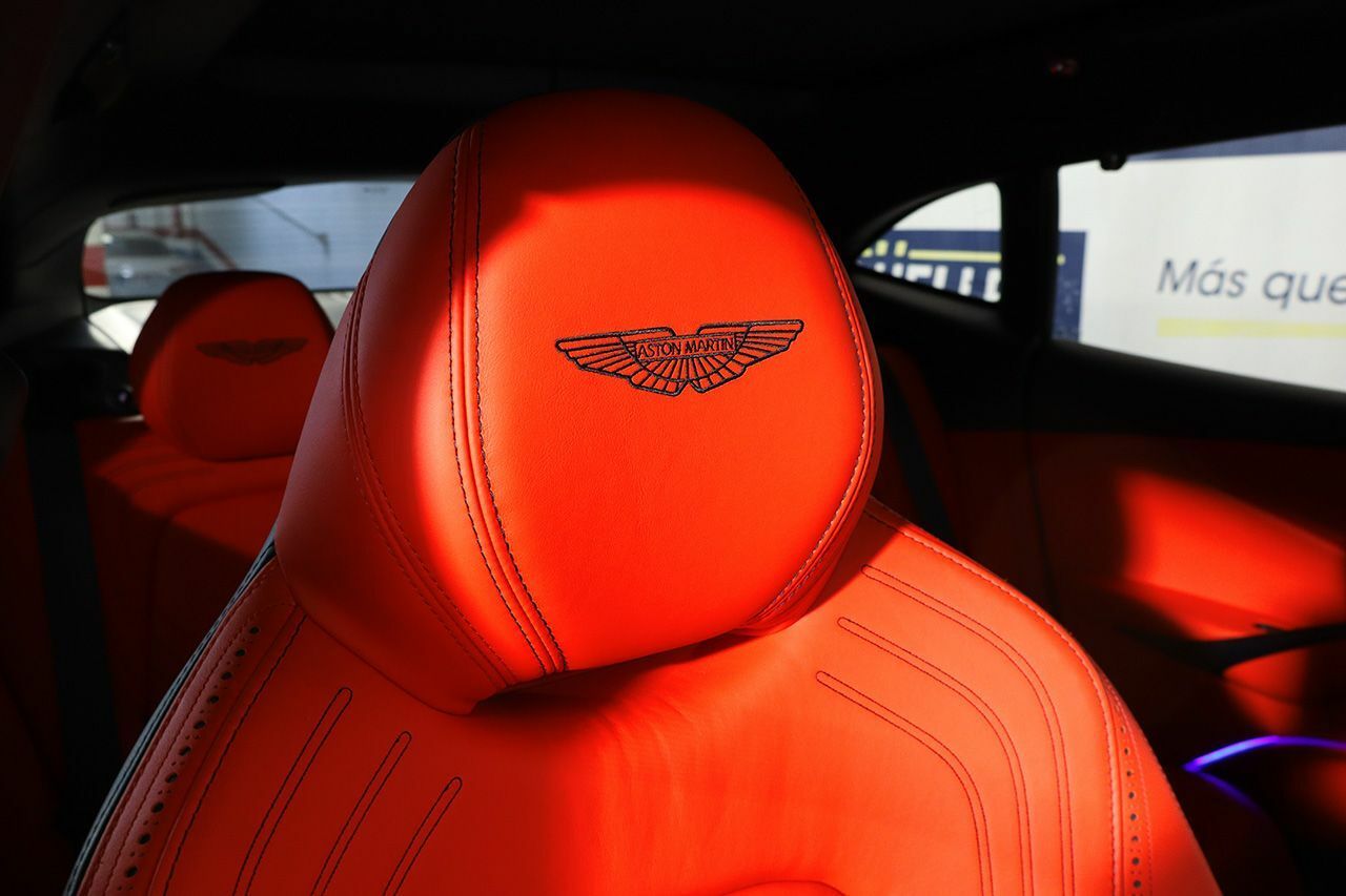 Foto Aston martin DBX 24