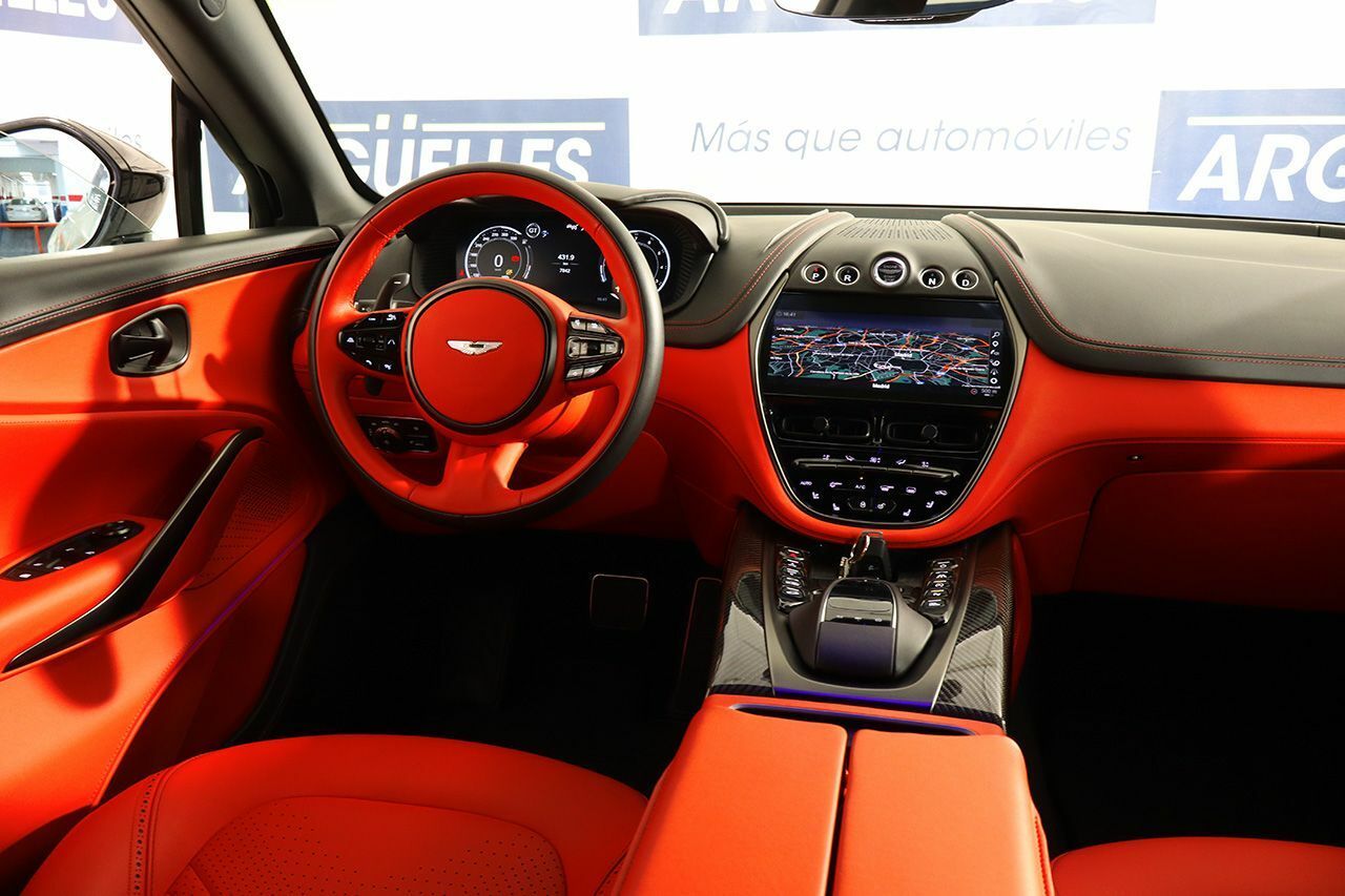 Foto Aston martin DBX 25