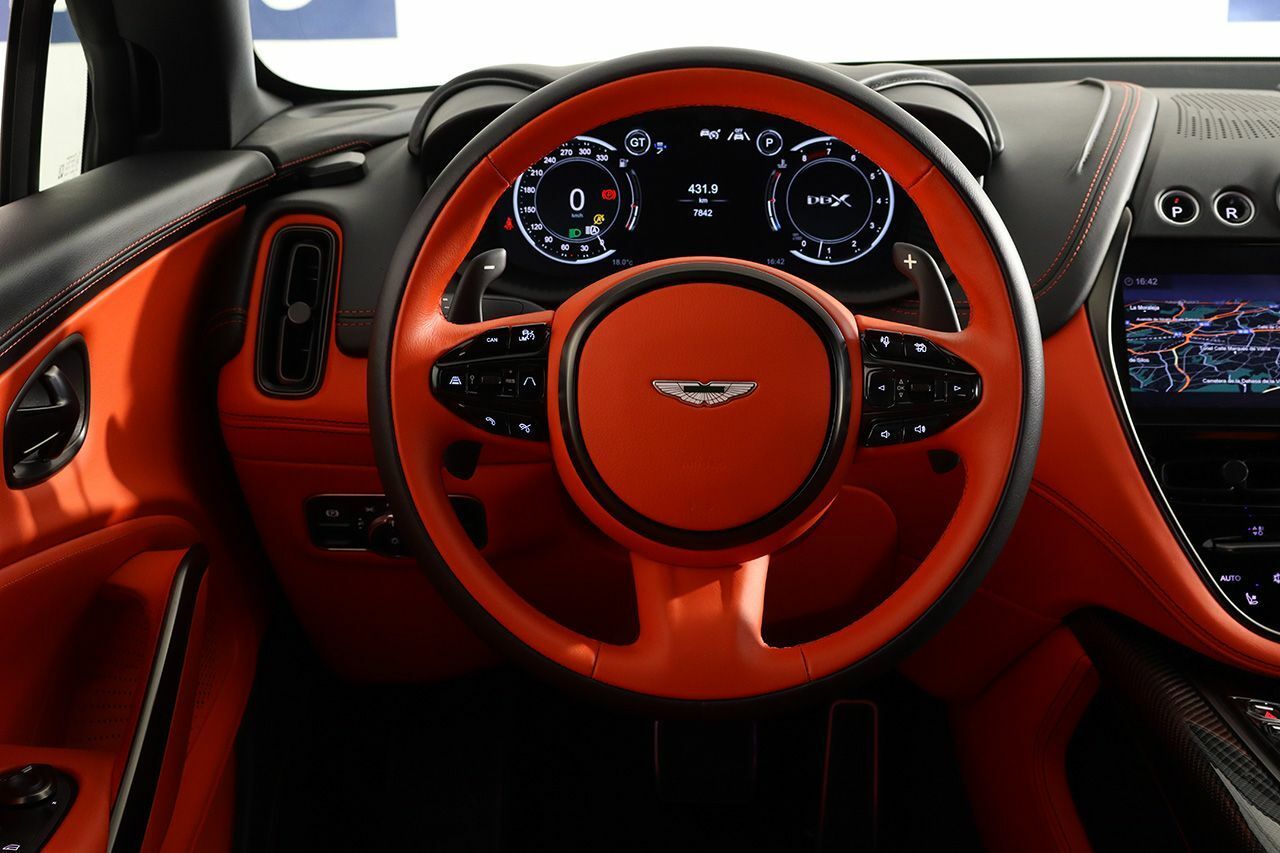 Foto Aston martin DBX 29
