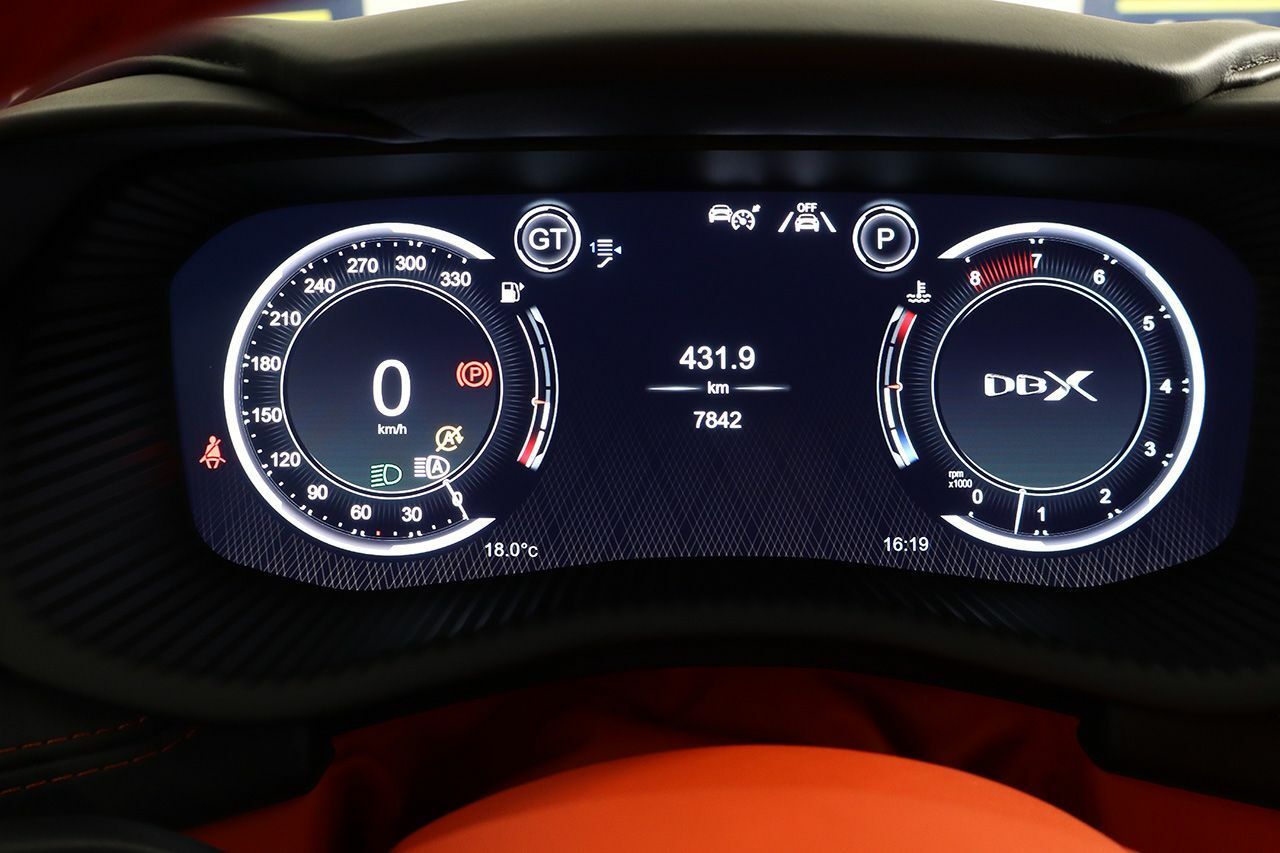 Foto Aston martin DBX 30