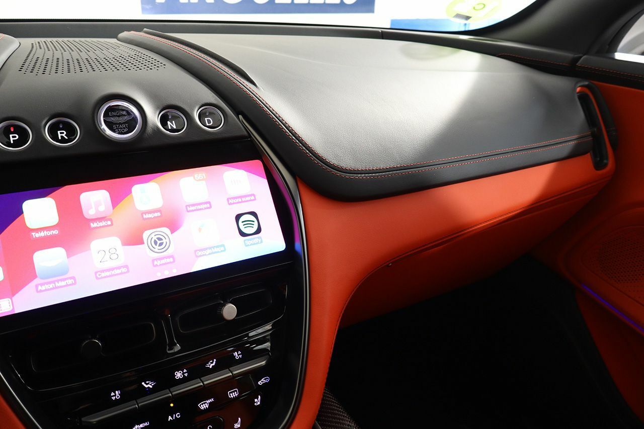 Foto Aston martin DBX 31