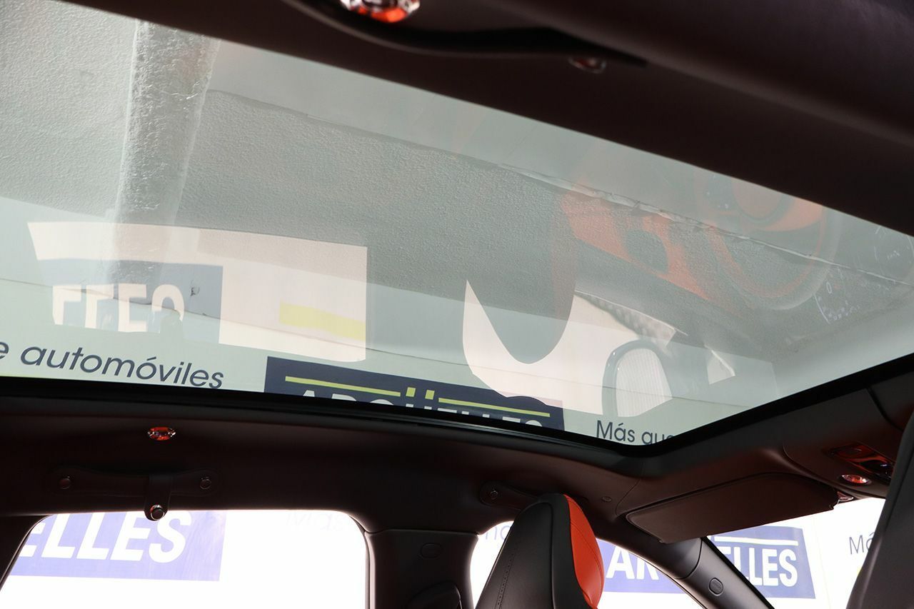 Foto Aston martin DBX 34