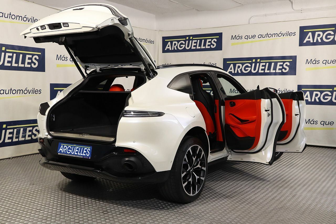 Foto Aston martin DBX 35