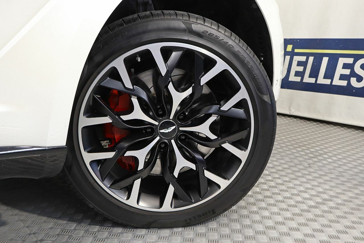 Foto Aston martin DBX 40