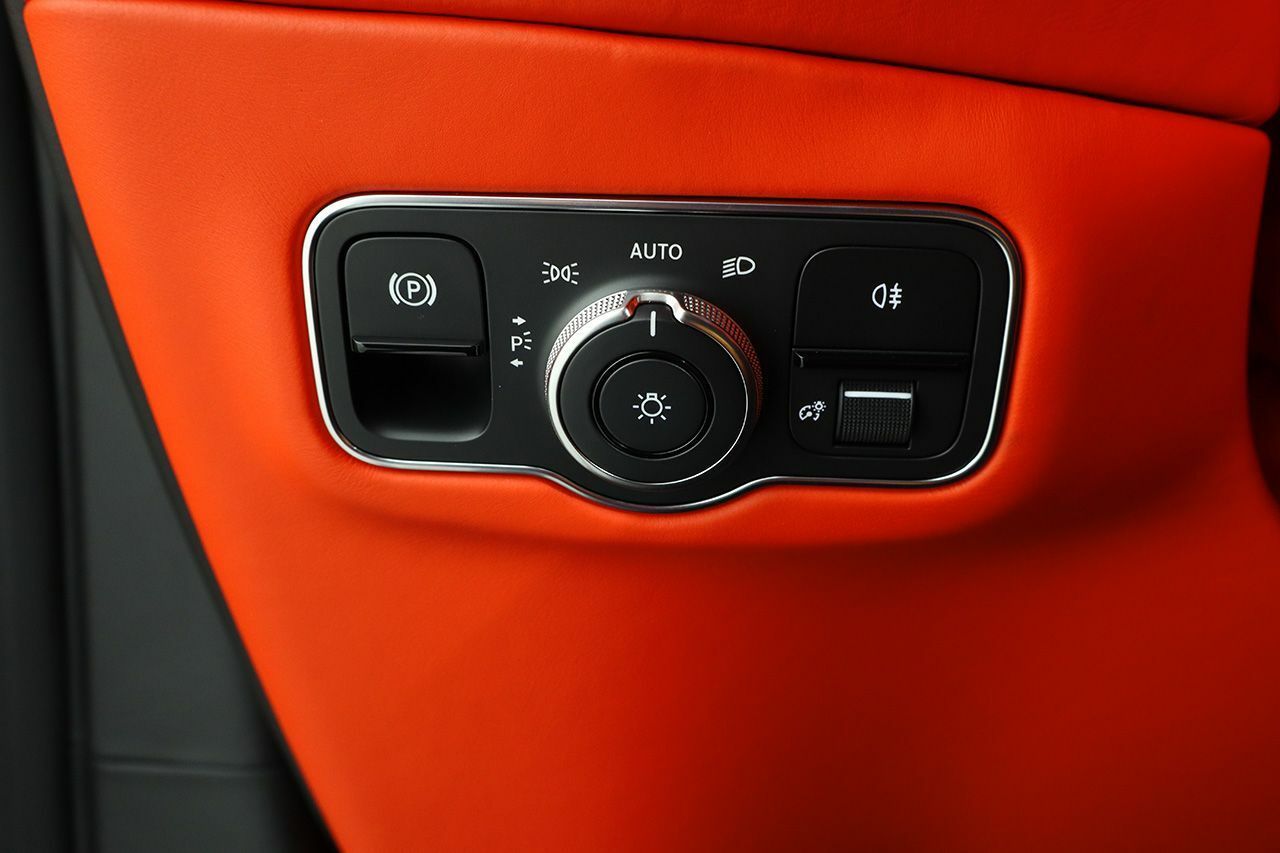 Foto Aston martin DBX 43