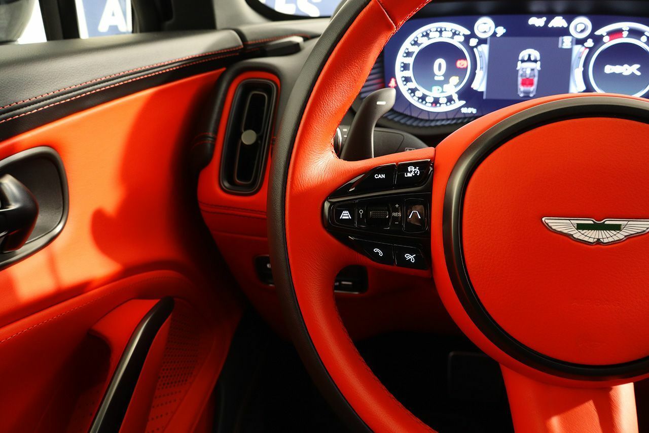 Foto Aston martin DBX 44