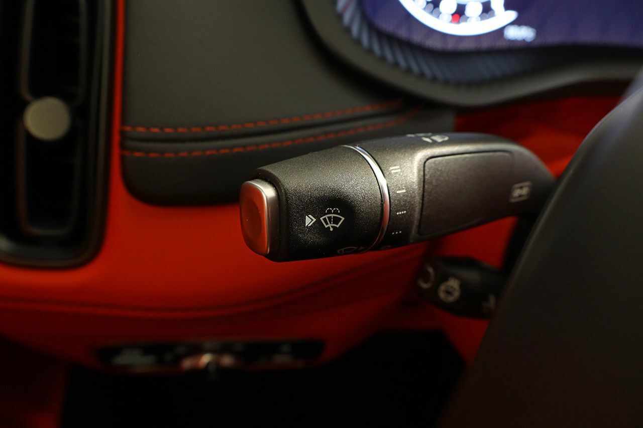 Foto Aston martin DBX 47