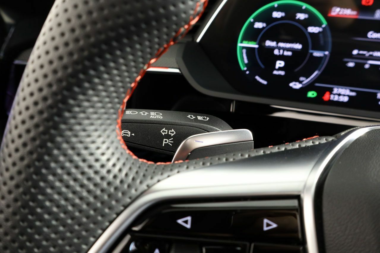 Foto Audi Q8 38