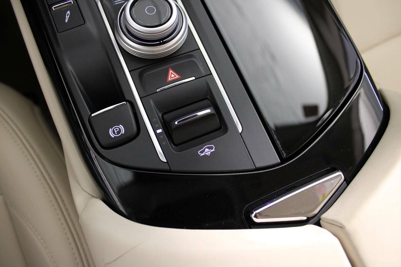 Foto Maserati Levante 15