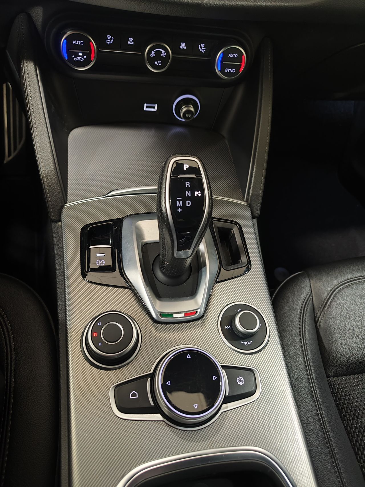 Foto Alfa Romeo Stelvio 13