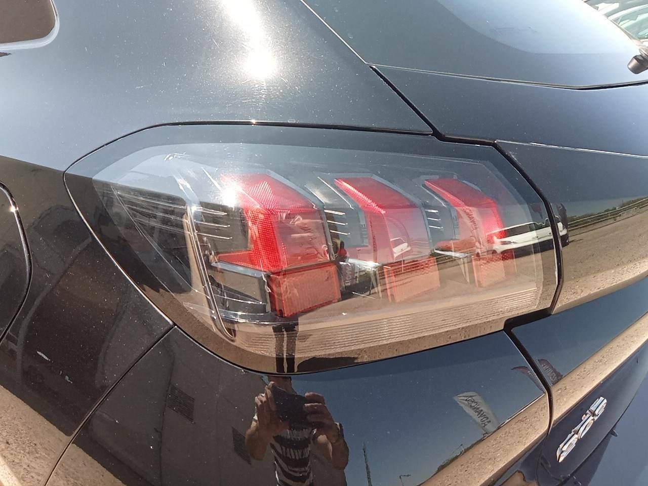 Foto Peugeot 208 14