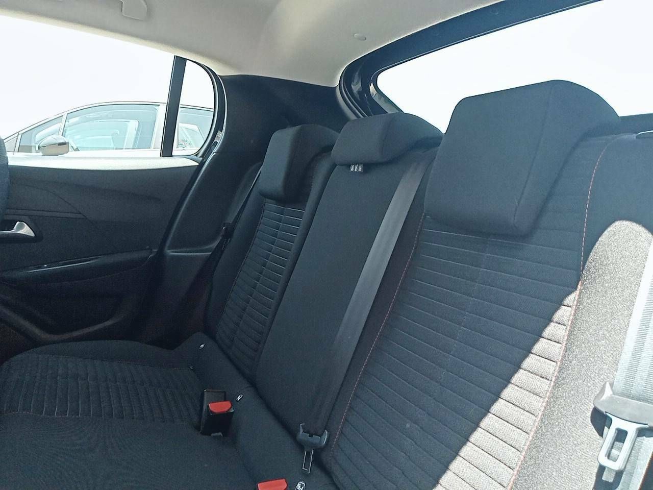 Foto Peugeot 208 15
