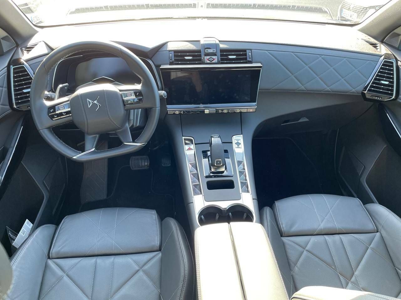 Foto DS Automobiles DS 7 8