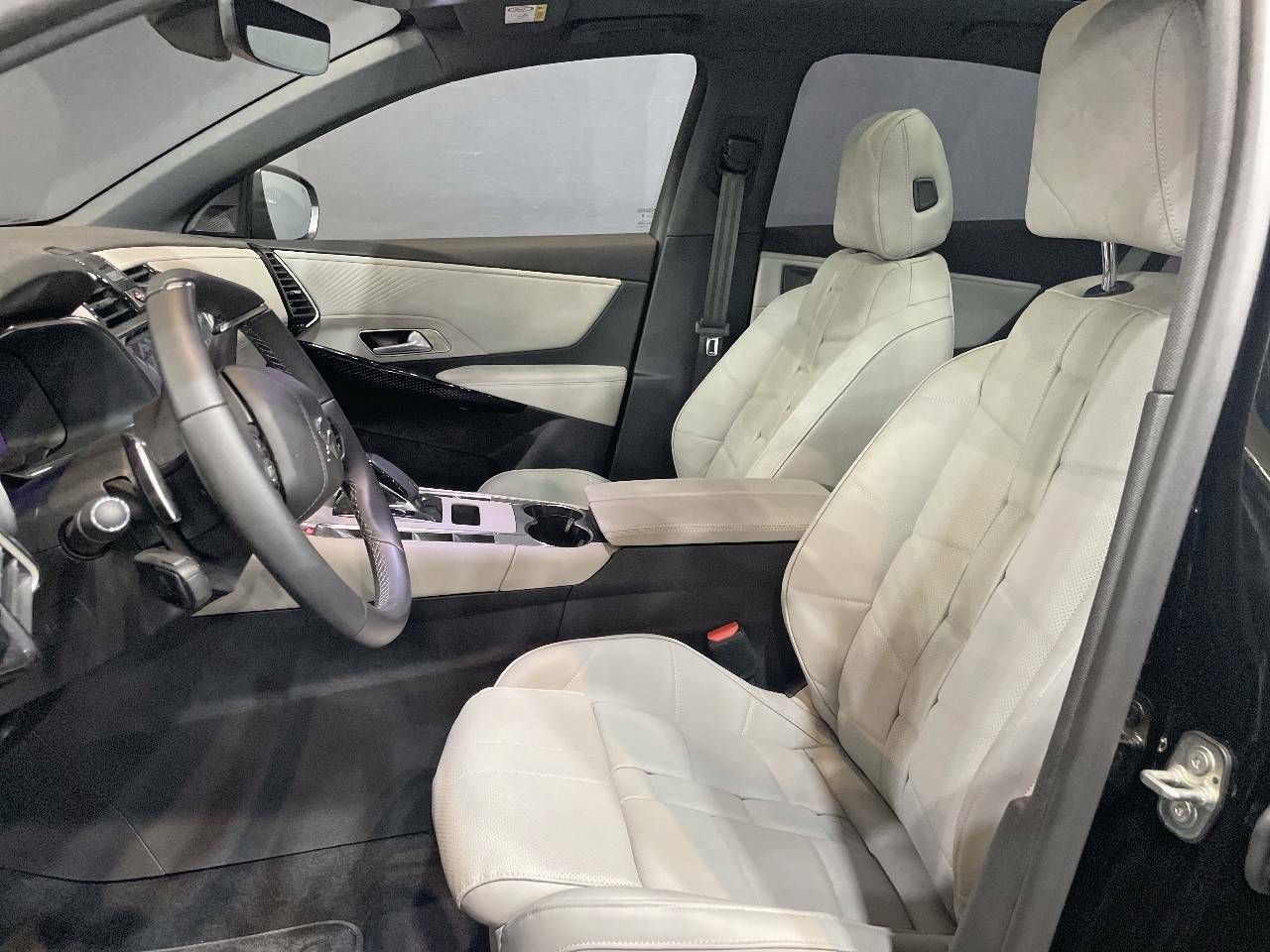 Foto DS Automobiles DS 7 9