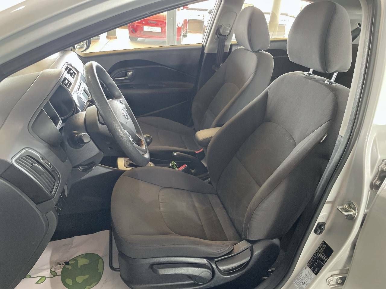 Foto Kia Rio 9