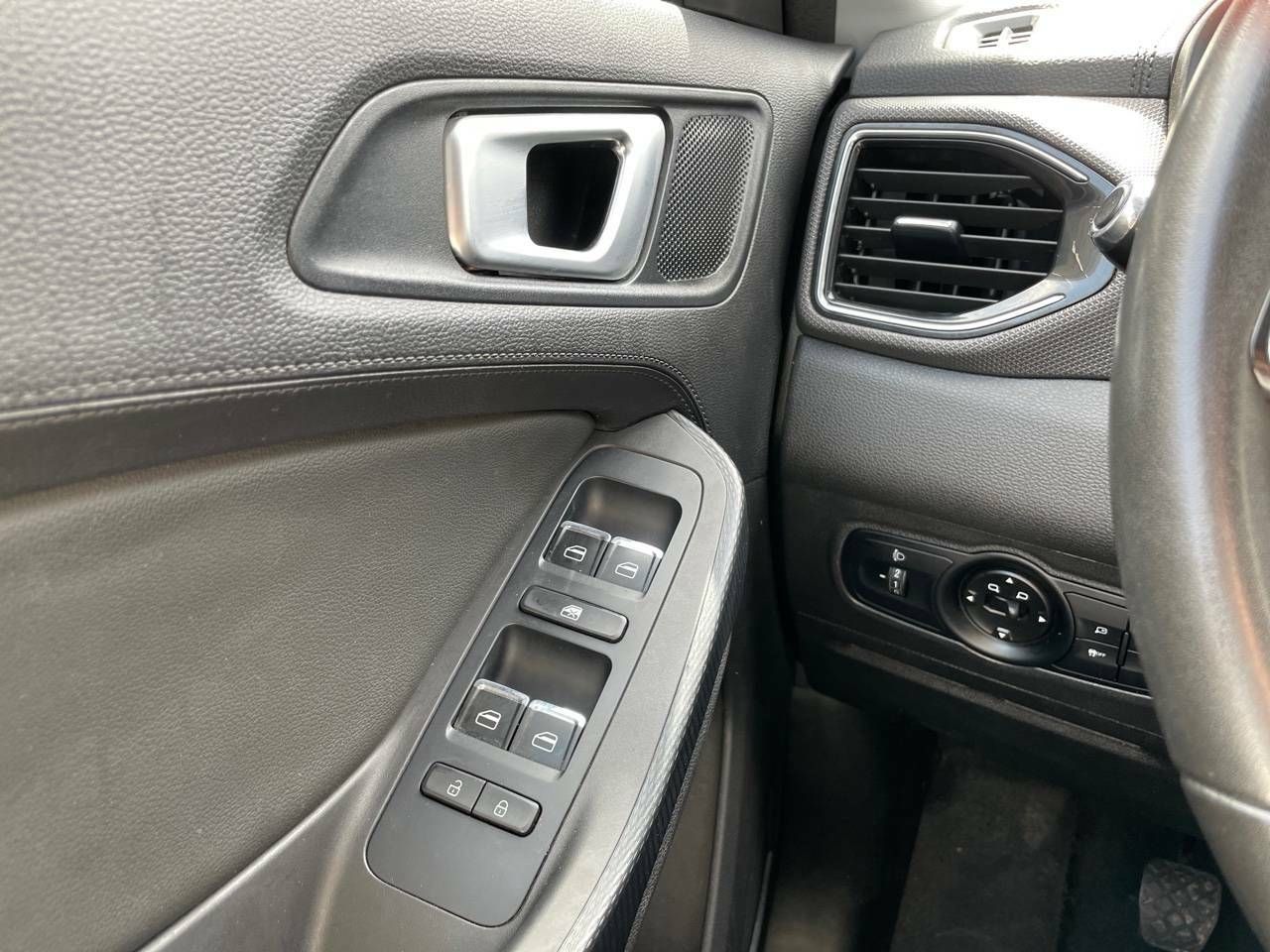 Foto DR Automobiles DR4 17
