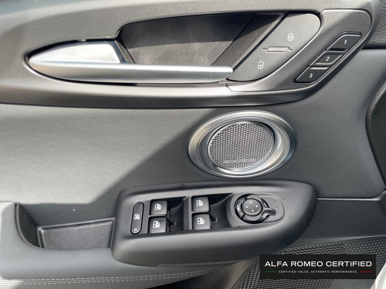 Foto Alfa Romeo Tonale 15