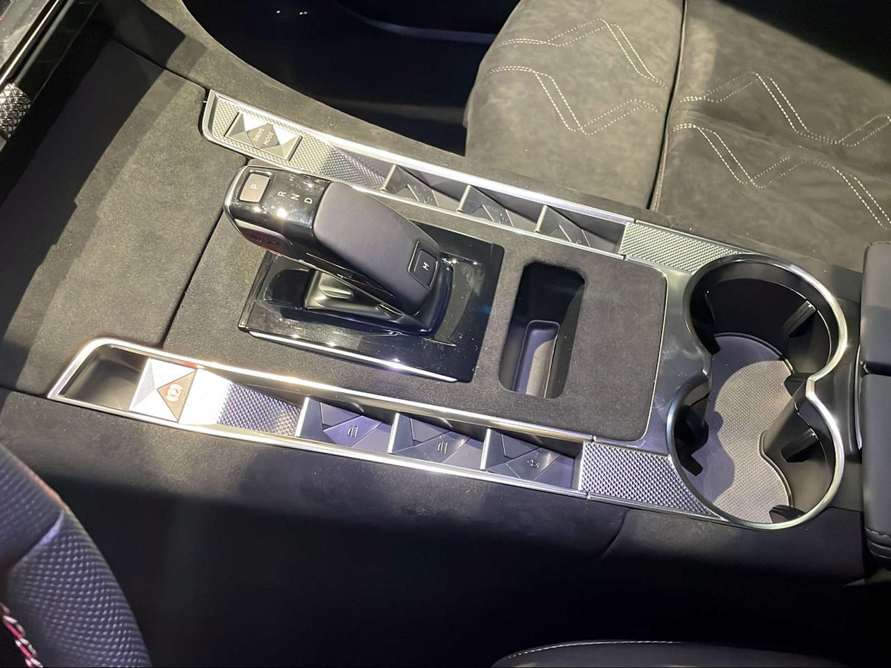 Foto DS Automobiles DS 7 23