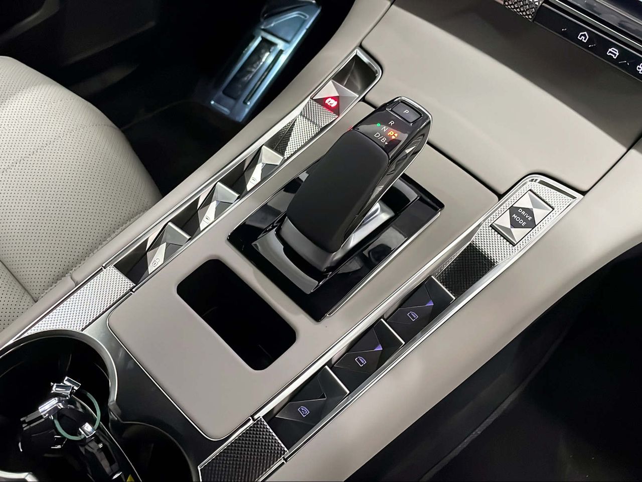 Foto DS Automobiles DS 7 22