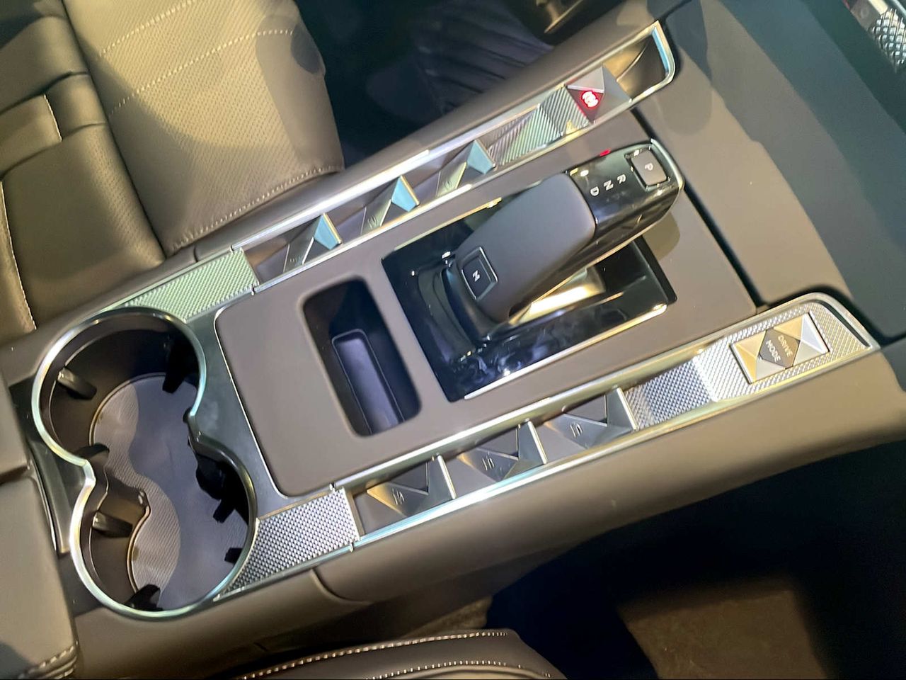 Foto DS Automobiles DS 7 21