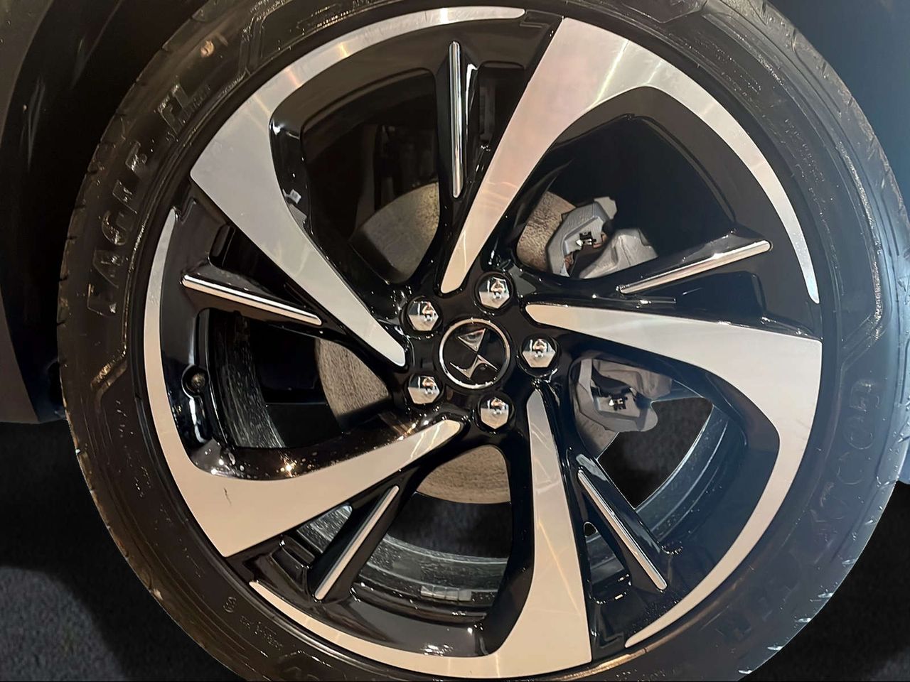 Foto DS Automobiles DS 7 23