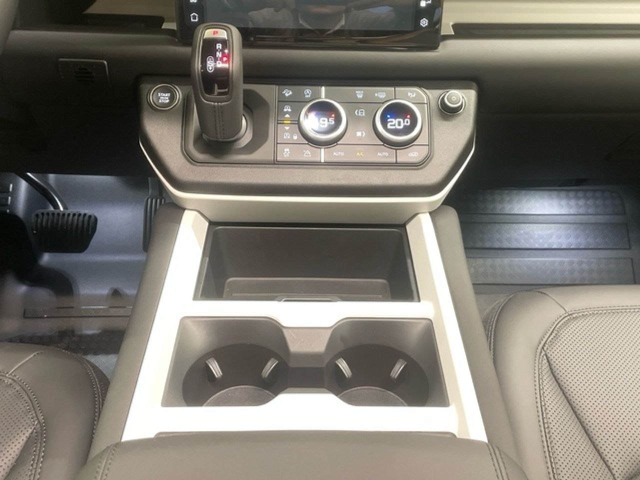 Foto Land-Rover Defender 15