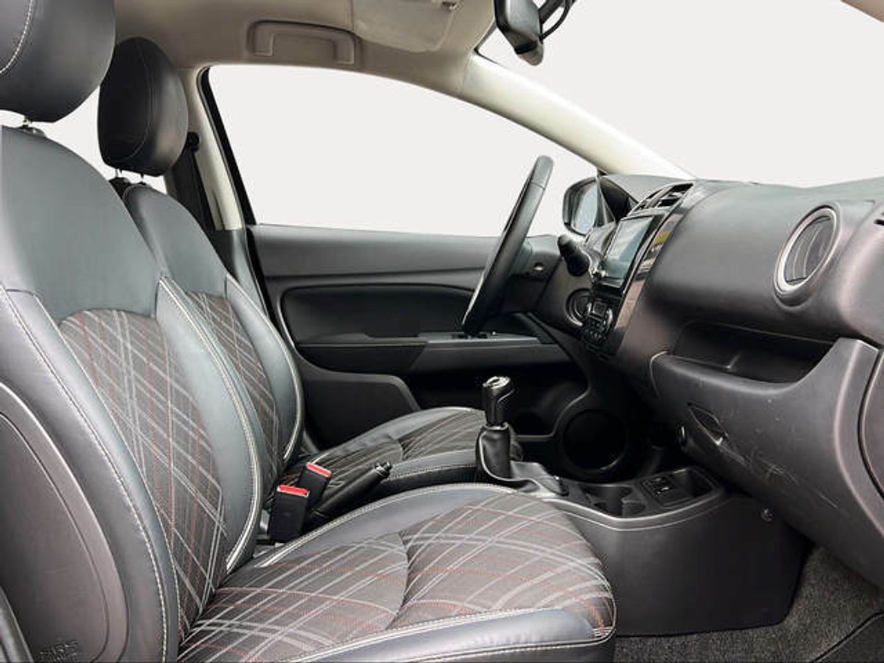 Foto Mitsubishi Space Star 9