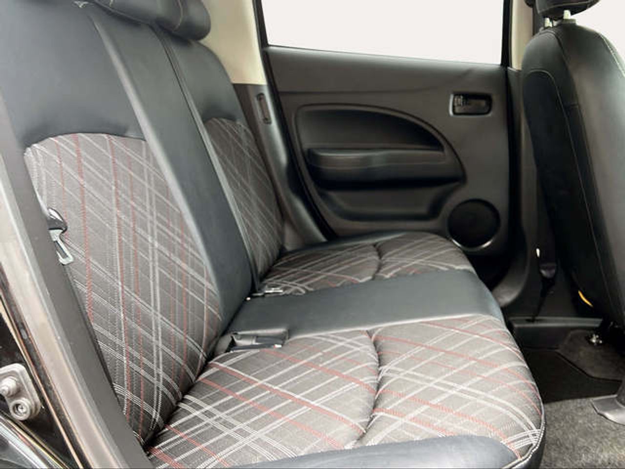 Foto Mitsubishi Space Star 10