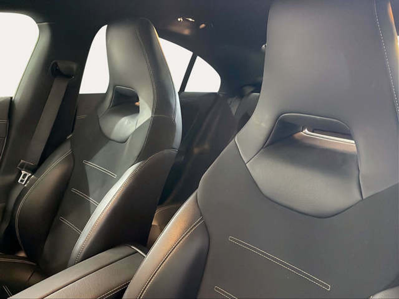 Foto Mercedes-Benz Clase CLA 11