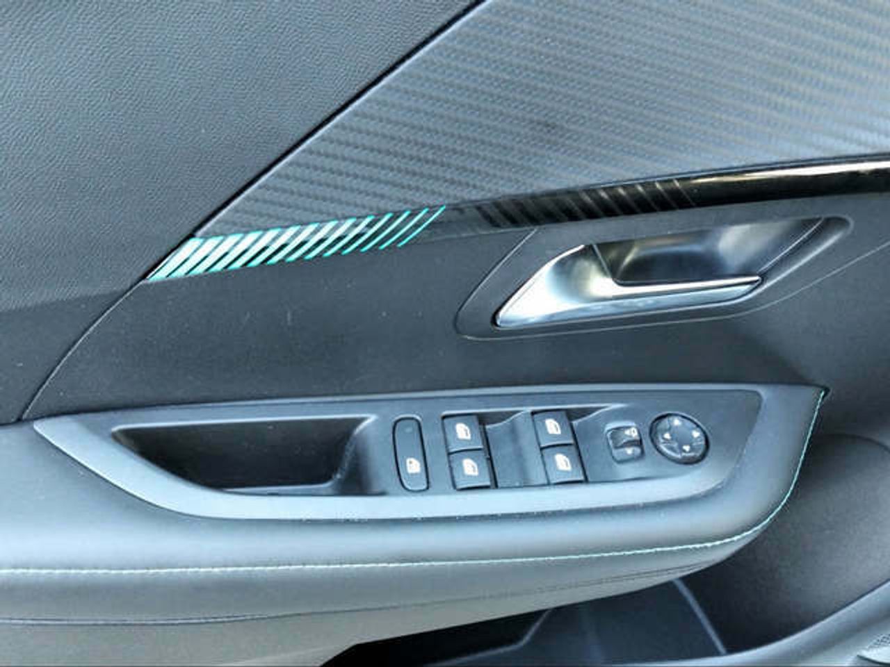 Foto Peugeot 208 14
