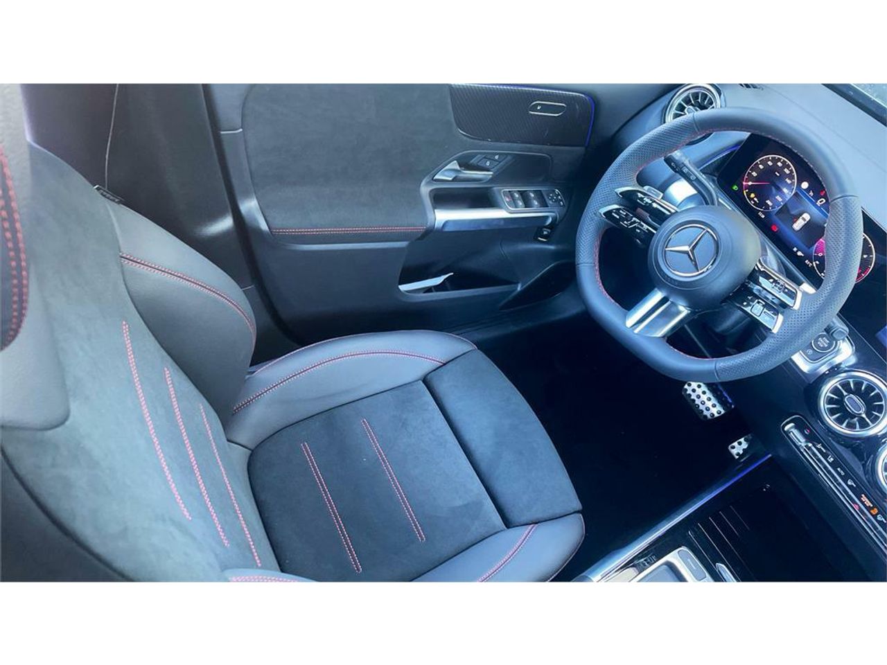 Foto Mercedes-Benz Clase GLB 10