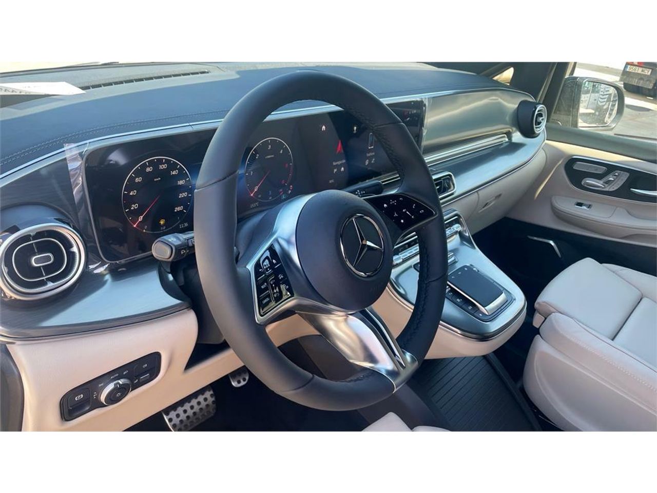 Foto Mercedes-Benz Clase V 8