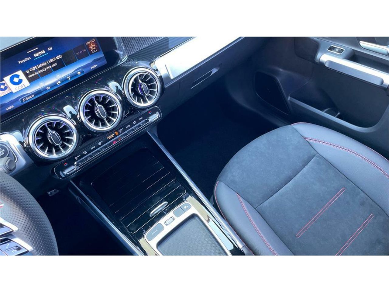 Foto Mercedes-Benz Clase GLB 16
