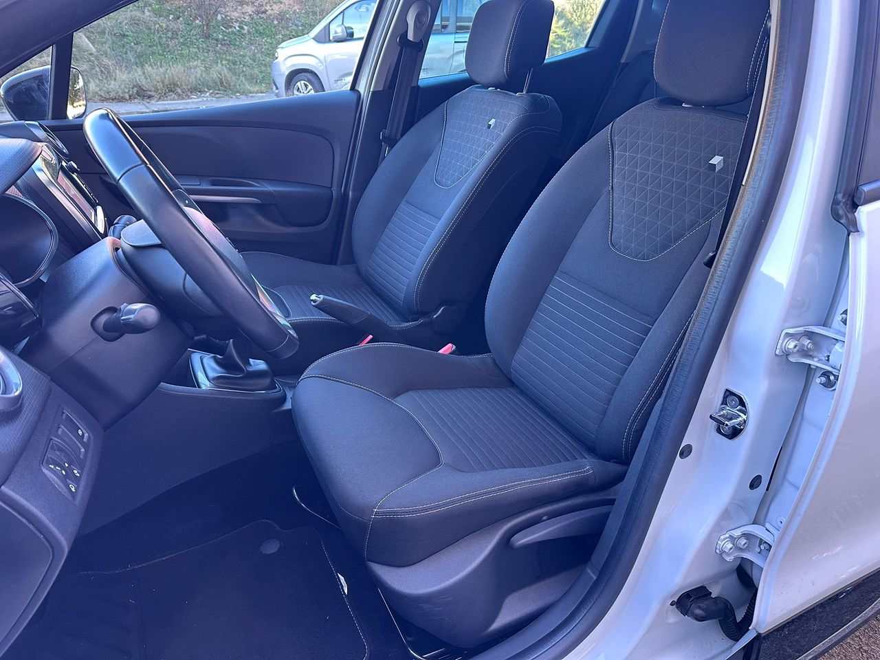 Foto Renault Clio 28