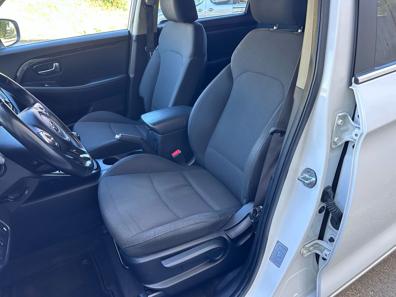 Foto Kia Carens 40
