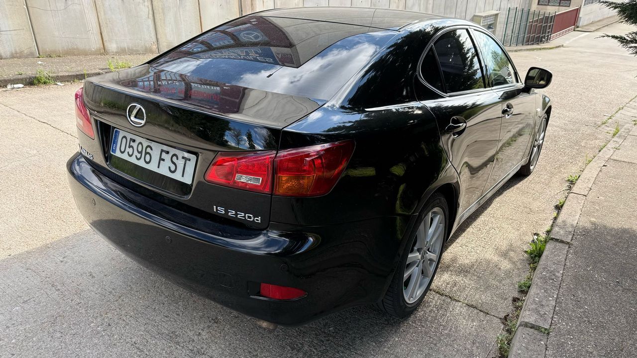 Foto Lexus IS 10