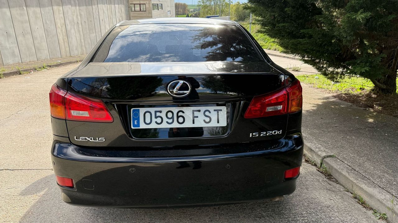 Foto Lexus IS 15