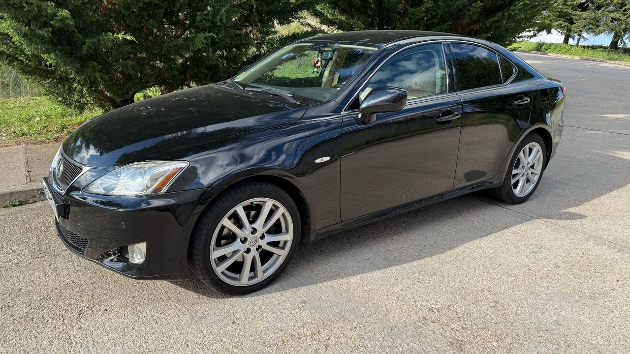 Foto Lexus IS 16