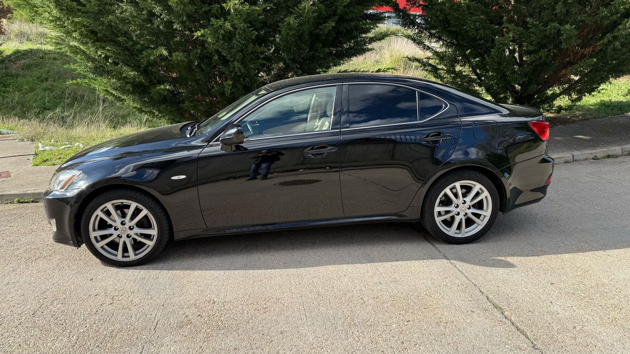 Foto Lexus IS 18
