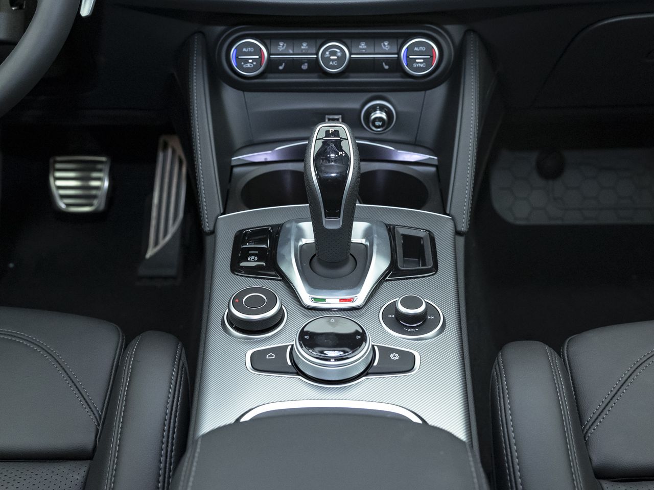 Foto Alfa Romeo Stelvio 15