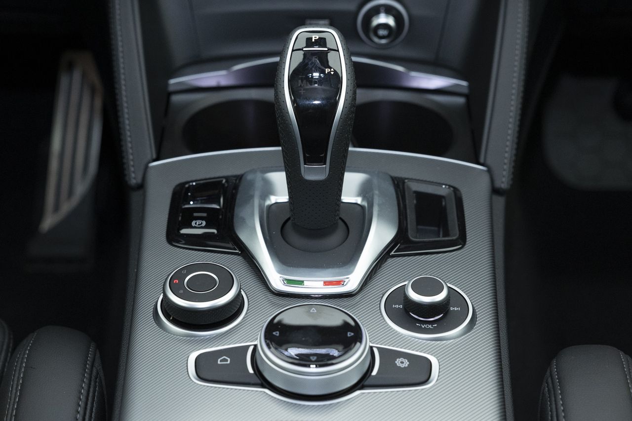 Foto Alfa Romeo Stelvio 16