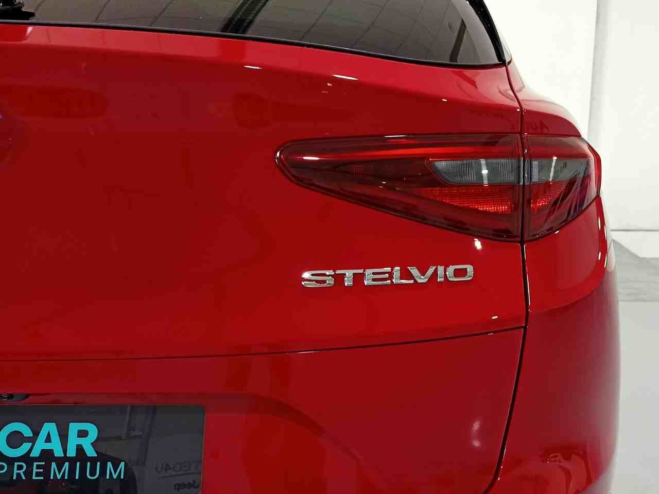 Foto Alfa Romeo Stelvio 8
