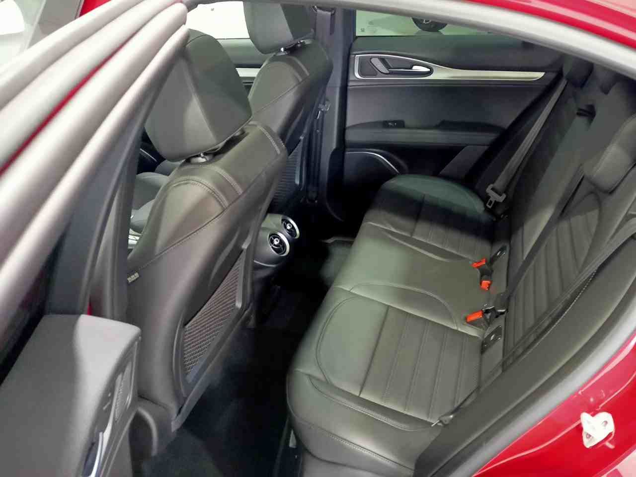 Foto Alfa Romeo Stelvio 14