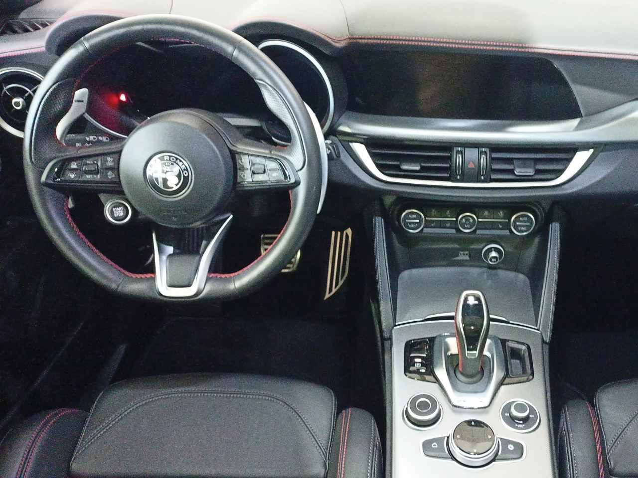 Foto Alfa Romeo Stelvio 11