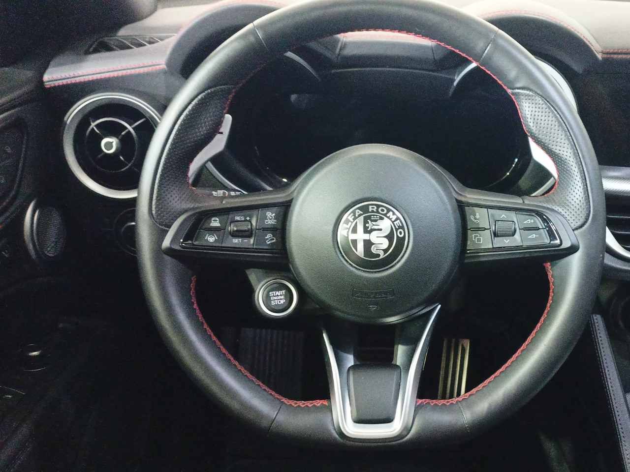 Foto Alfa Romeo Stelvio 12