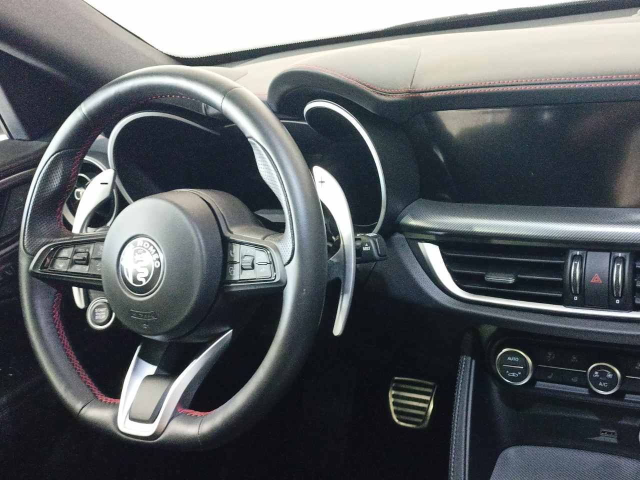 Foto Alfa Romeo Stelvio 15