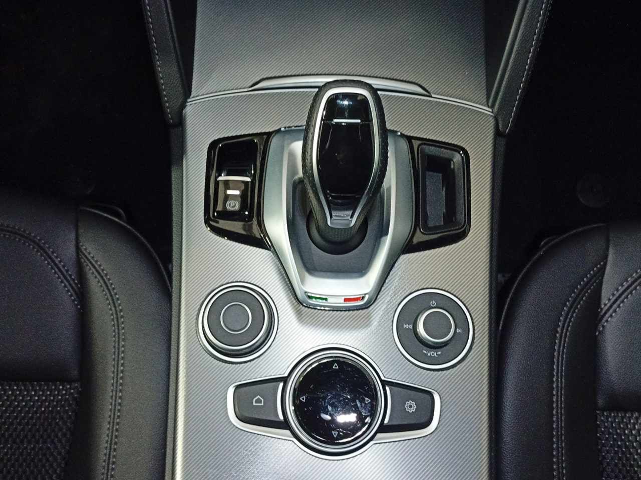 Foto Alfa Romeo Stelvio 18
