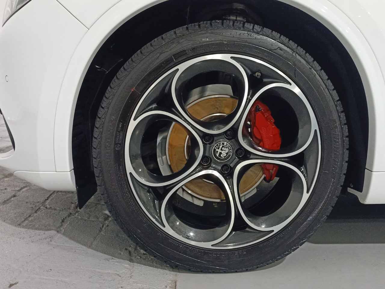 Foto Alfa Romeo Stelvio 8