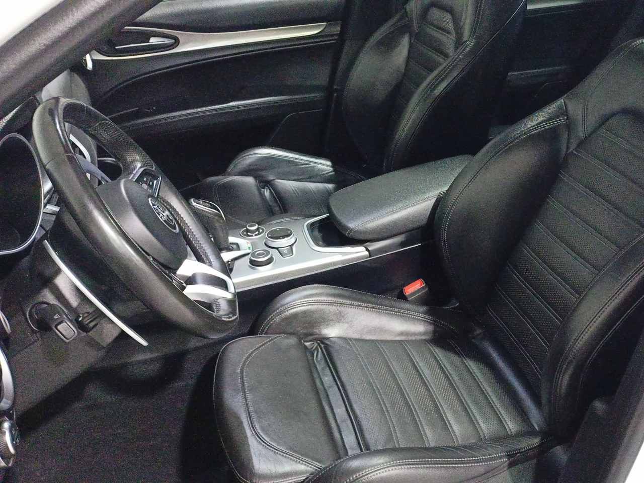 Foto Alfa Romeo Stelvio 9